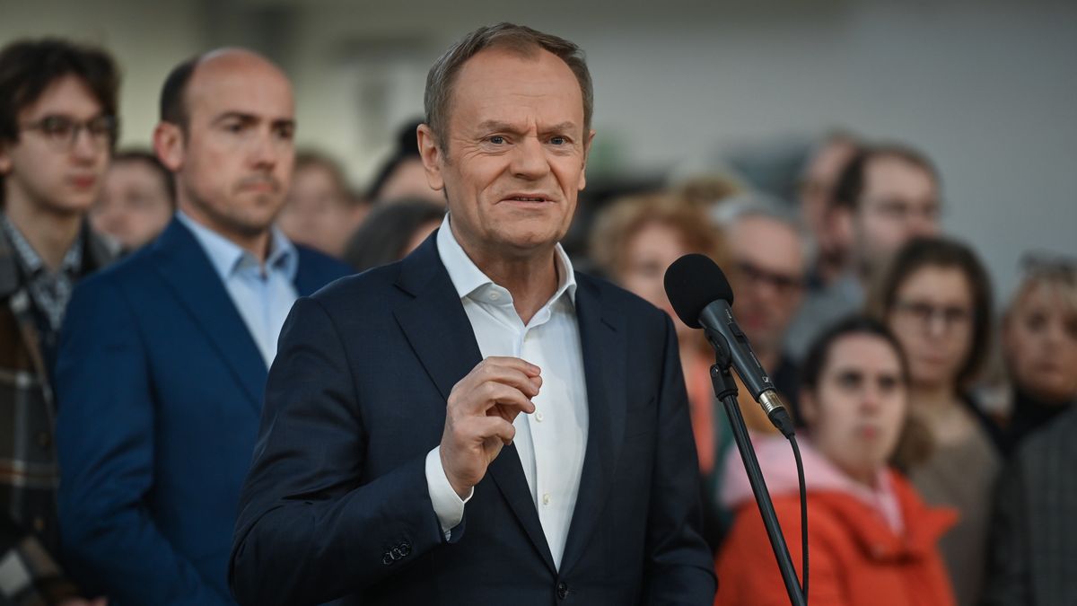 KATOWICE, POLAND - MARCH 26:
Donald Tusk, Chairman of the Civic Platform (PO) opposition party, addresses the press at the Szyb Gallery in Katowice, surrounded by party members, on March 26, 2023, in Katowice, Poland.
The leader of Civic Platform concludes his election campaign tour in the Silesia region, meeting with party members and supporters. (Photo by Artur Widak/NurPhoto via Getty Images)