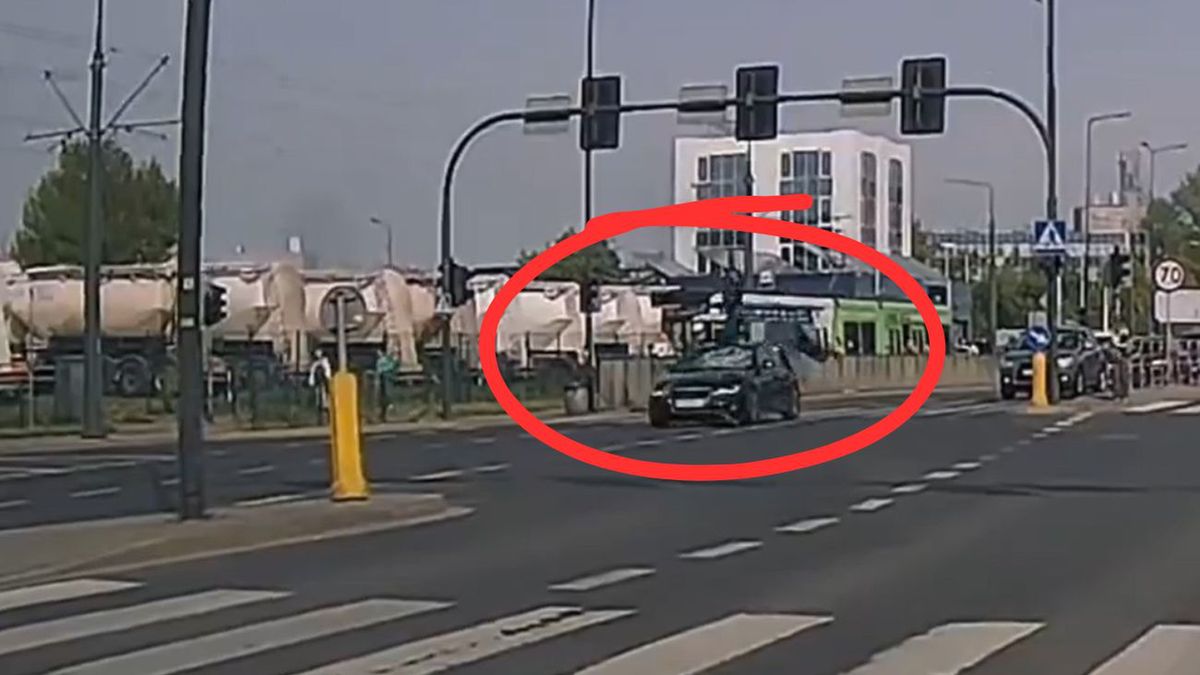 Pieszy wbiegł na czerwonym świetle