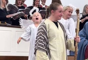 Poszła na jasełka do kościoła. Tak zachowywała się jej córka