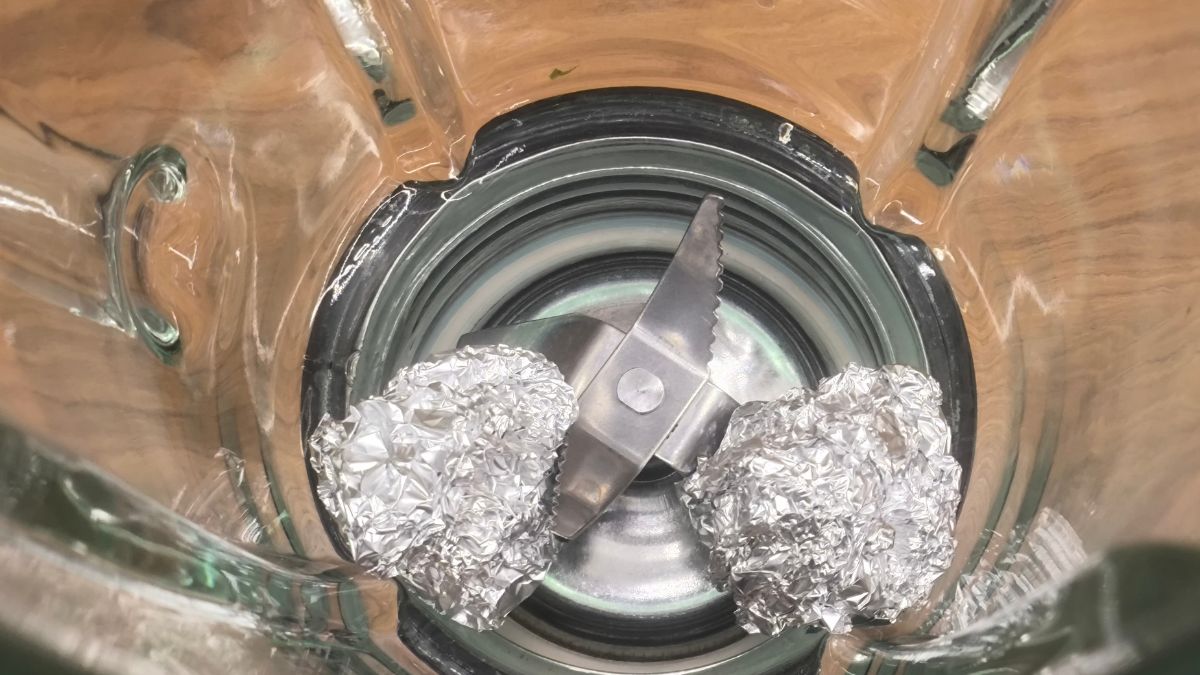 Dodaj folię do blendera