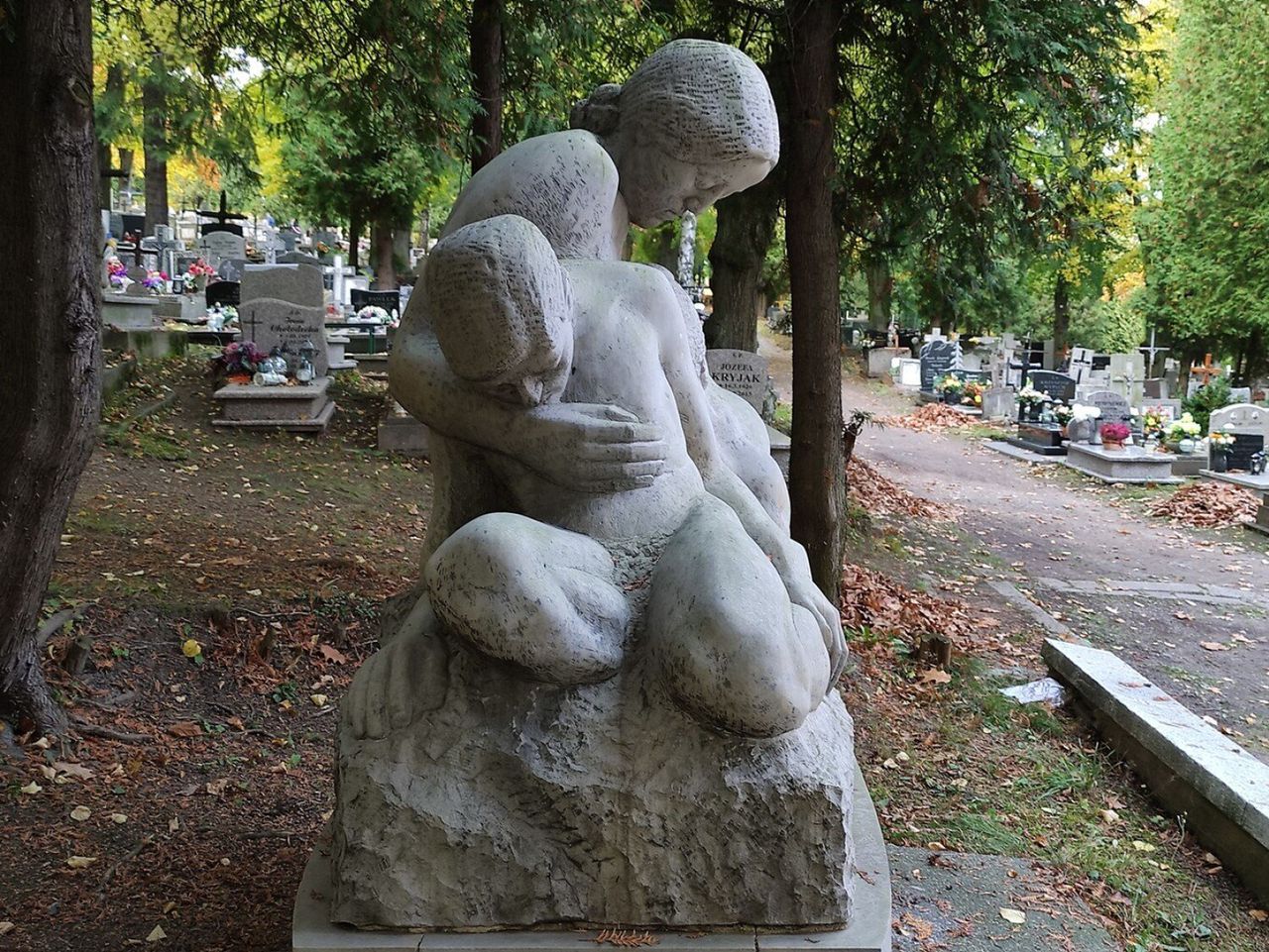 Wałbrzych: Najciekawsze nagrobki cmentarza na Sobięcinie. To miejsce spoczynku ambasadora II RP