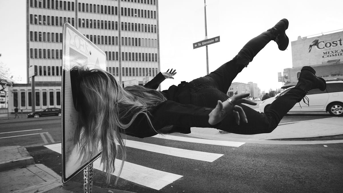 Mike Dempsey udowadnia, że grawitacja to tylko ludzki wymysł 1