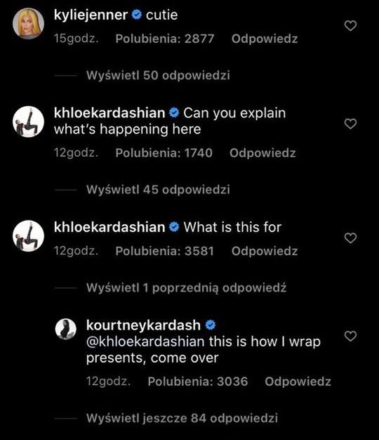 Kourtney Kardashian kusi w stroju seksownej pomocnicy Świętego Mikołaja