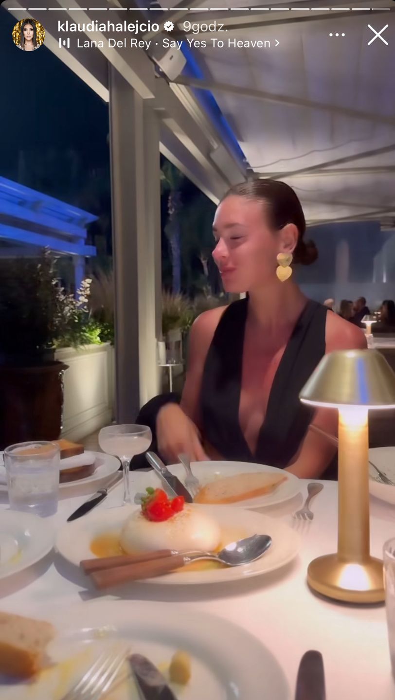 Klaudia Halejcio w czarnej sukience