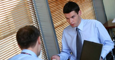 Manipulacja. Jak sobie z nią radzić?