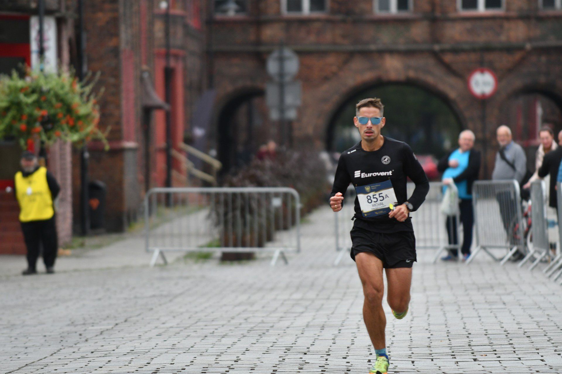 W trakcie Silesia Marathonu biegacze znów będą przebiegać przez Nikiszowiec