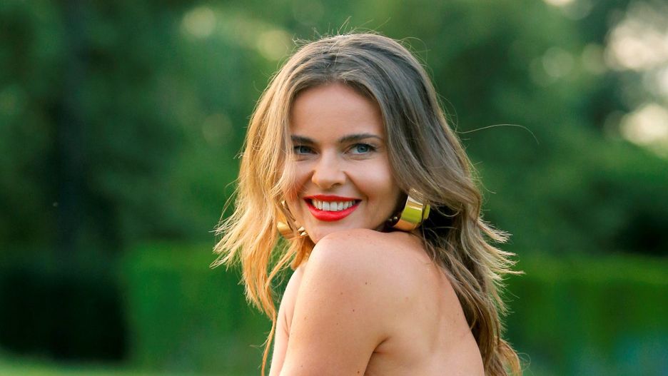 Edyta Herbuś pluska się w basenie