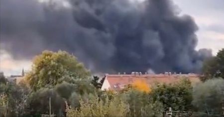 Potężny pożar hali w Sulechowie. Ewakuowano 100 osób