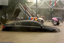 Chiny. 12 ofiar powodzi. "Takie ulewy zdarzają się w Zhengzhou raz na sto lat"