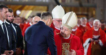Kard. Dziwisz nie stawił się w sądzie. Sędzia rozważa doprowadzenie