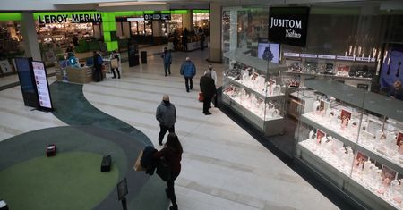 Warszawa. Od poniedziałku otwarte galerie handlowe. Pojawiają się pierwsi klienci