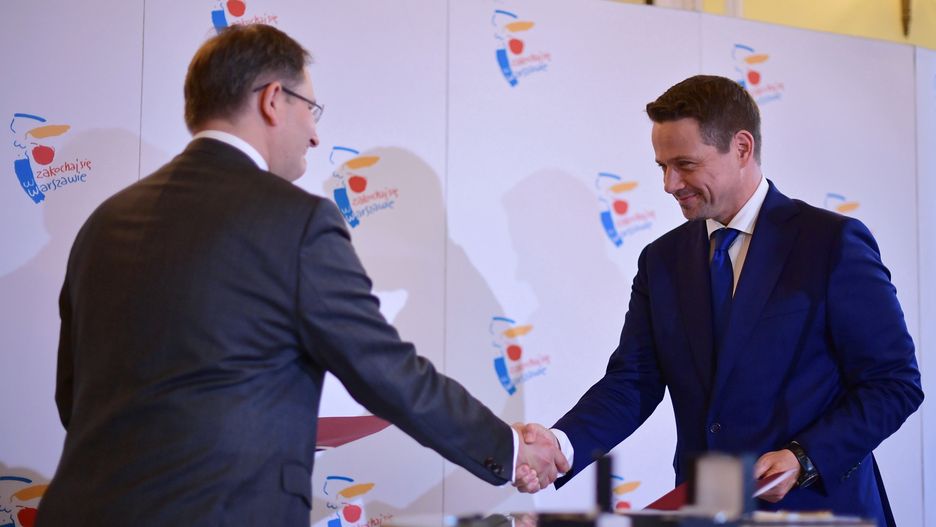 Rafał Trzaskowski i Grzegorz Zieliński po podpisaniu umowy z EBOR. Warszawa "Zielonym miastem"