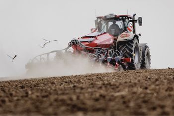 Alarm dla rolników. UE wycofała 93 substancje, dopuściła tylko jedną nową