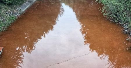 Zagadkowe zjawisko pod Babią Górą. Wygląda jak krew