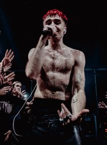 Mata jest zły na swoich fanów? "Jesteście po*ebani, że tutaj stoicie"