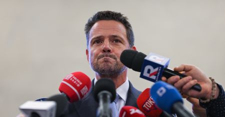 "Jestem bardzo zaniepokojony". Trzaskowski o publikacji WP