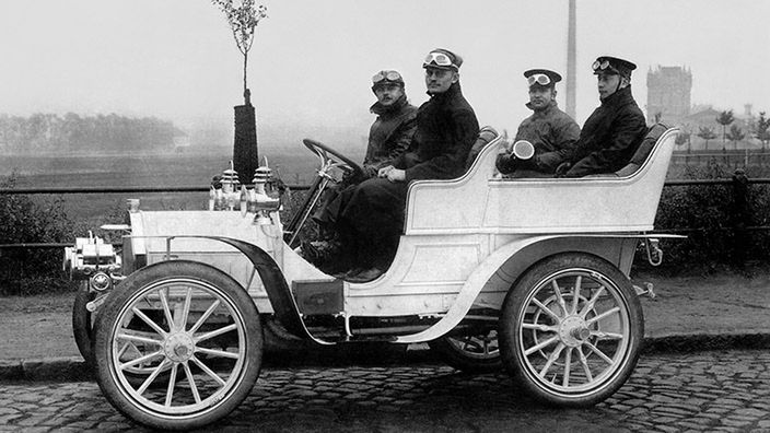 Horch Tonneau z 1904 r. z 4-cylindrowym silnikiem