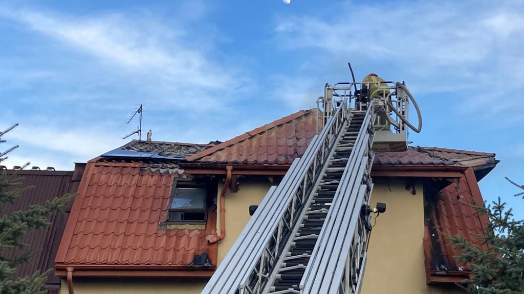 Pożar paneli fotowoltaicznych na dachu domu przy ul. Białostockiej