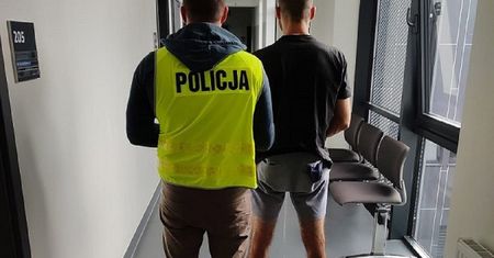 Zuchwały złodziej w Łodzi. Zrywał łańcuszki kobietom z szyi