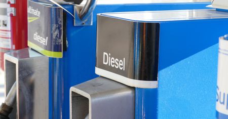 Ropa naftowa na minusie. Kraje OPEC+ mogą zdecydować o większej produkcji