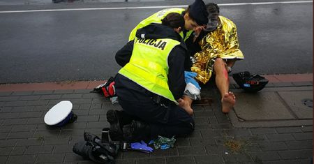 Bezmyślne zachowanie kierowcy. Wypadek na trasie triathlonu