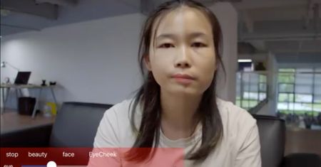 Aplikacja wideo zmienia jej twarz na żywo. Zobacz różnicę