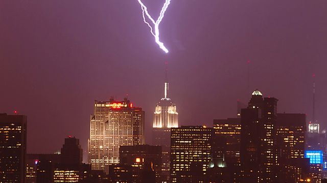 Pioruny zaatakowały Empire State Building [wideo] 1