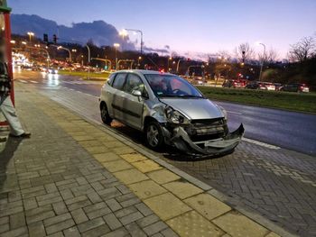 Lublin: Przed skrzyżowaniem wjechał w dwa auta. Jeden z uczestników odjechał