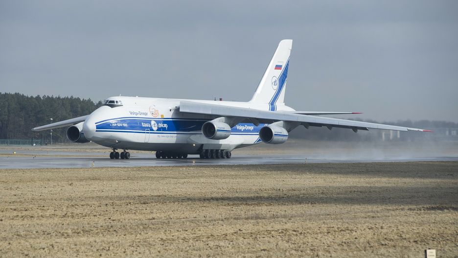 An-124-100 Rus?an w Gda?sku
22.03.2018 Gdansk Port Lotniczy im Lecha Walesy ( Gdansk Lech Walesa Airport ) Ciezki samolot transportowy An 124 100 Ruslan nalezacy do rosyjskich Volga Dnepr Airlines Fot. Wojciech Strozyk/REPORTER
Wojciech Strozyk/REPORTER
