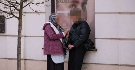 Wróżka-naciągaczka wróciła na deptak. Ostrzegaliśmy już w ubiegłym roku, ona dalej działa