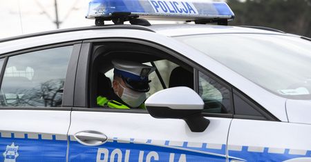 Wadowice Górne. Jechał autem, mając 3 promile i zakaz prowadzenia pojazdów. Przewoził granat