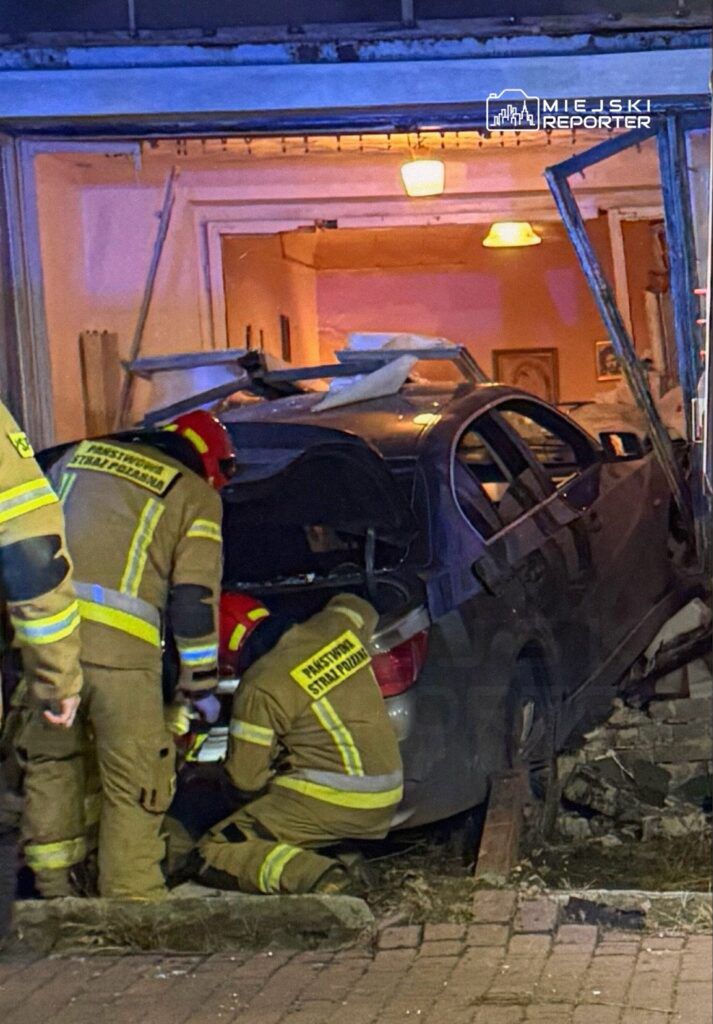 Sokołów Podlaski: 23-latek kierujący BMW wjechał do domu. Ranna została mieszkanka budynku