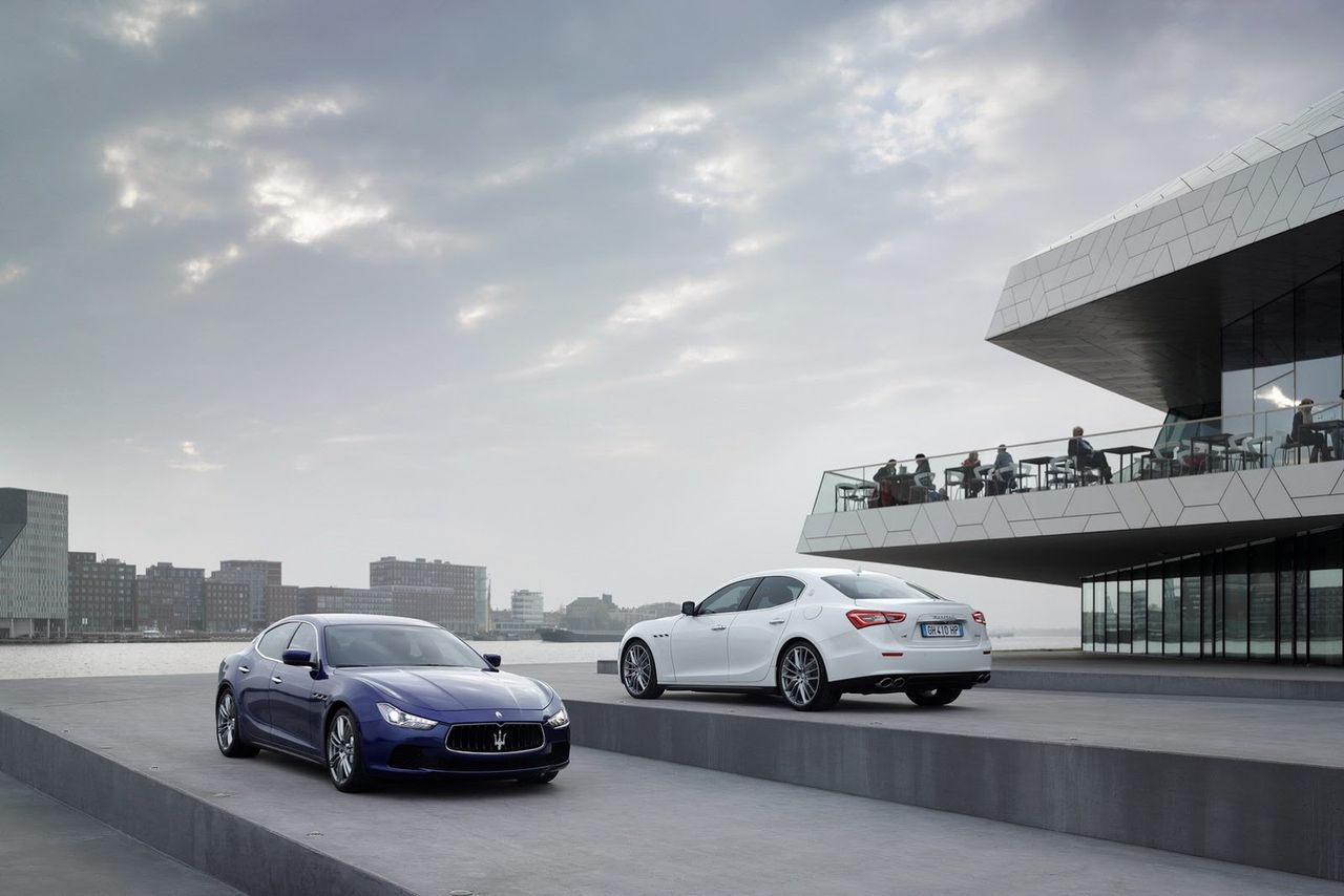 2014-Maserati-Ghibli-46[2]