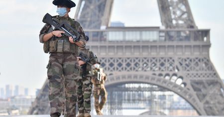 Francja. Żołnierze ostrzegają przed wojną. "Dajecie ustępstwa islamizmowi"