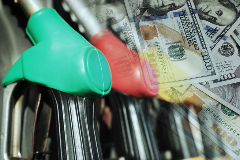 Ceny ropy spadają po porannych wzrostach notowań surowca