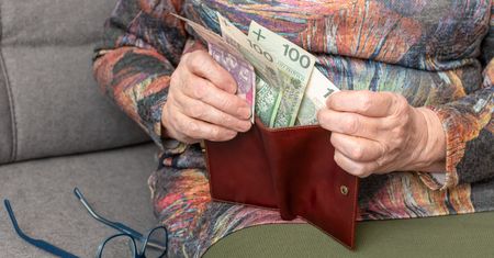 Skończyłaś 55 lat? Możesz dostać kilka tysięcy złotych