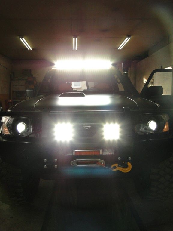 Ksenonowe reflektory oraz LED-owe światła to rozwiązania, które przekładają się na niepowtarzalny wygląd auta.
