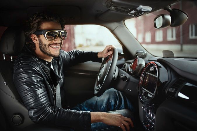 Mini Augmented Vision: samochód z własnym Google Glass. Kierowca z goglami rozszerzonej rzeczywistości 1