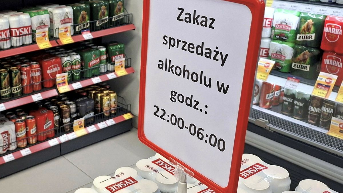 Od poniedzia?ku nocna prohibicja w Warszawie
Fot. Wojciech Olkusnik/East News, 31.05.2026. Warszawa.  Od polnocy 1 czerwca w Warszawie zaczyna obowiazywac nocny zakaz sprzedazy alkoholu w sklepach i na stacjach benzynowych.
Wojciech Olkusnik