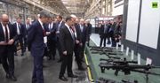 Miedwiediew w fabryce kałasznikowów. "Broni mamy pod dostatkiem"