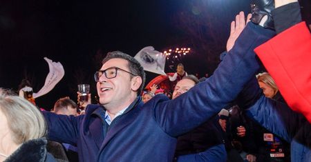 Trzęsienie ziemi w TVP. Adamczyk z "Wiadomości" zamiast Olechowskiego
