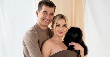 Wersow eksponuje nagi CIĄŻOWY BRZUSZEK, chwaląc się efektami zmysłowej sesji zdjęciowej (FOTO)