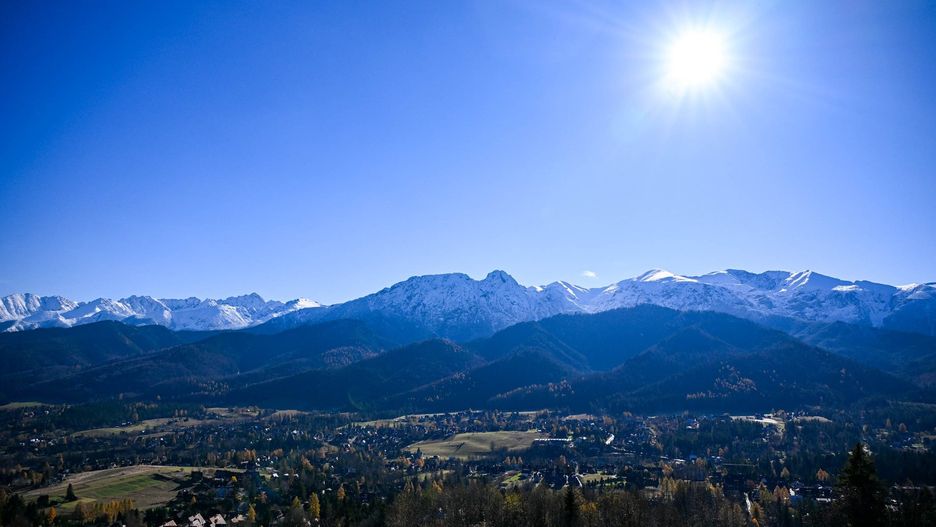 Słoneczna pogoda nad Tatrami