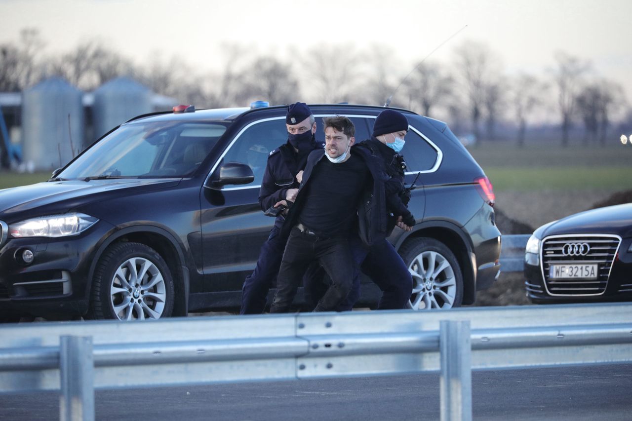 Września. Dlaczego Mateusz Morawiecki "uciekł" przed rolnikami? "Zaskoczyliśmy ochronę"