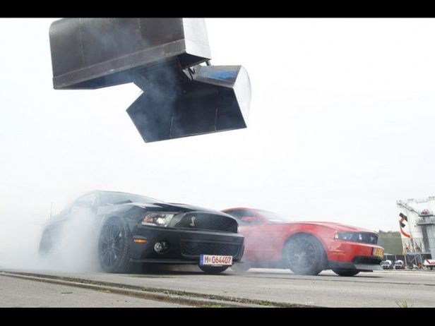 Dwa Fordy po tuningu fabrycznym, czyli Ford Mustang Shelby GT500 kontra Ford Mustang RTR (2011)