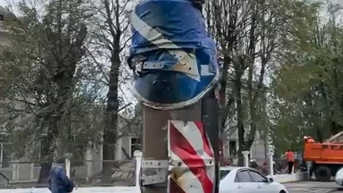 W pobliżu miejsca, gdzie doszło do ataku, stopiły się znaki drogowe