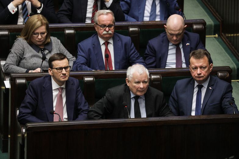 Sowite odprawy dla rządzących. Wyliczyli, ile dostaną Jarosław Kaczyński i Mateusz Morawiecki