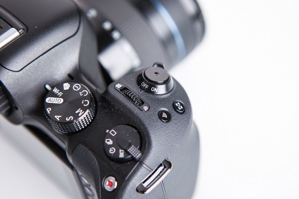 Samsung NX30 - solidny, wygodny, ale nie bez wad [test] 7