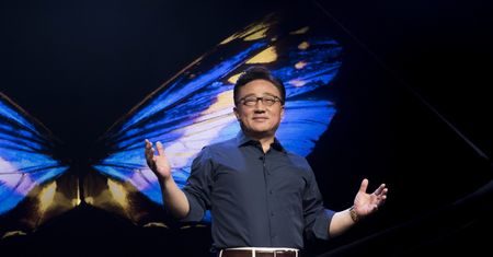 Galaxy A8s oficjalnie. Oto pierwszy Samsung z ekranem Infinity-O