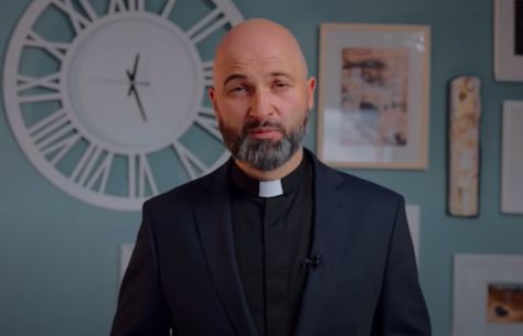 Dziennikarze z prawicowych mediów w obronie księdza zatrzymanego przez ABW